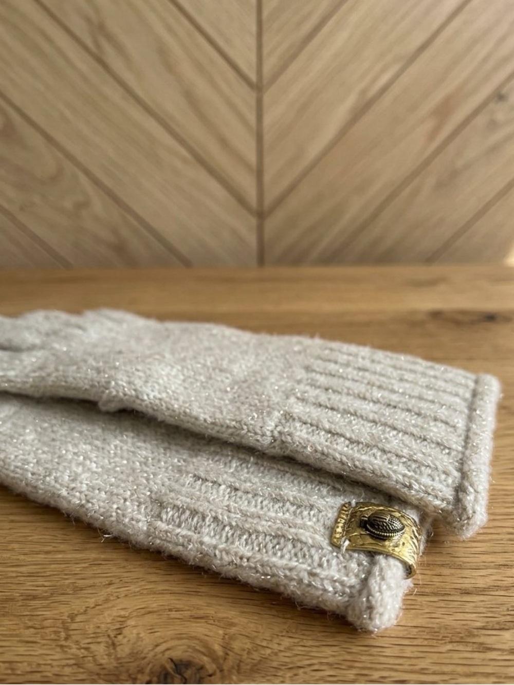 KURT GEIGER RARE Sequin Showroom Prototype Eagle Knit Touchscreen Gloves NWT - Picture 4 of 13